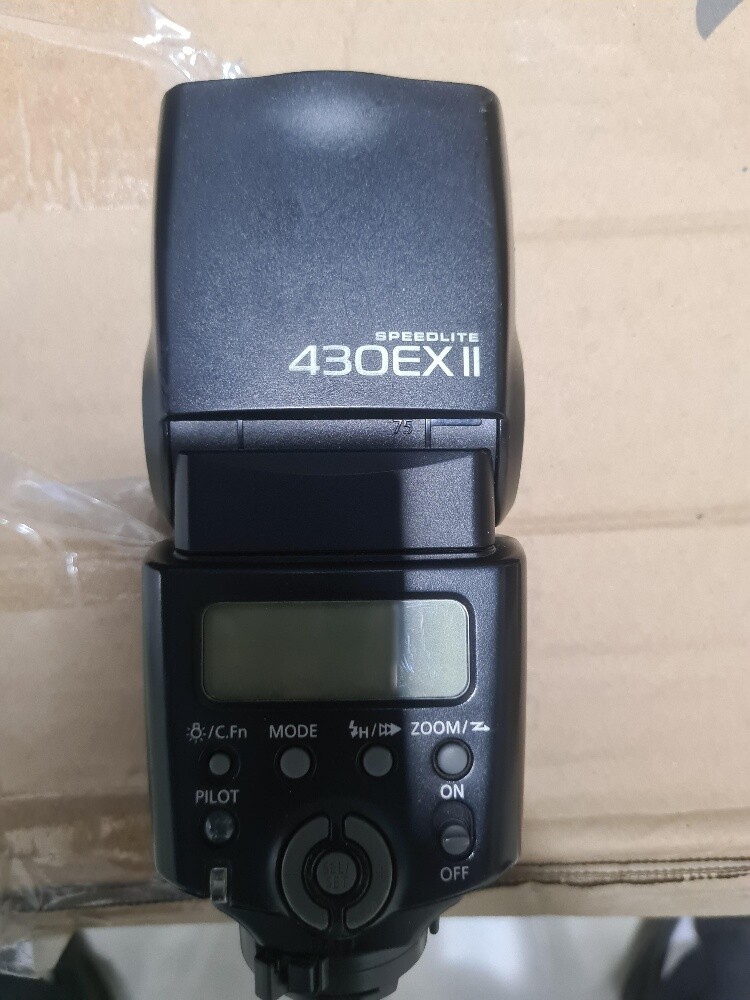 canon 14mm manual lens & flash - 3