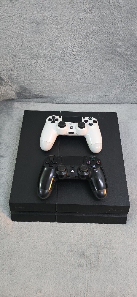 ps4 console 1TB good condition - 1