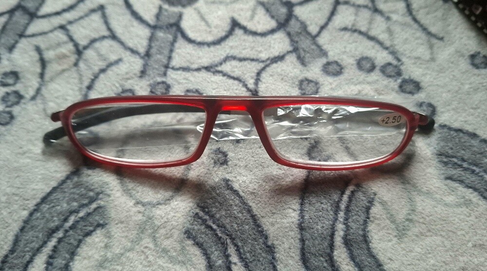 Medical glasses with +2.5 - 2