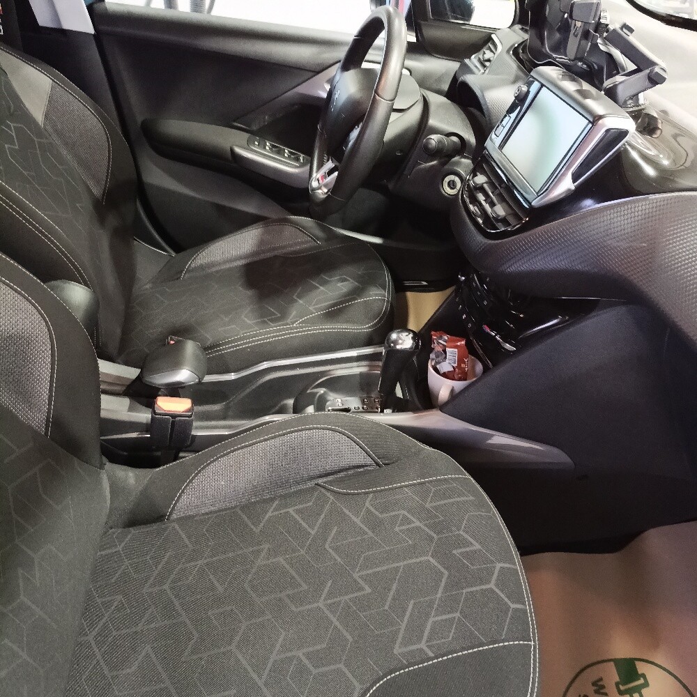 Peugeot 2008 model — photo 3 for sale in Qatar