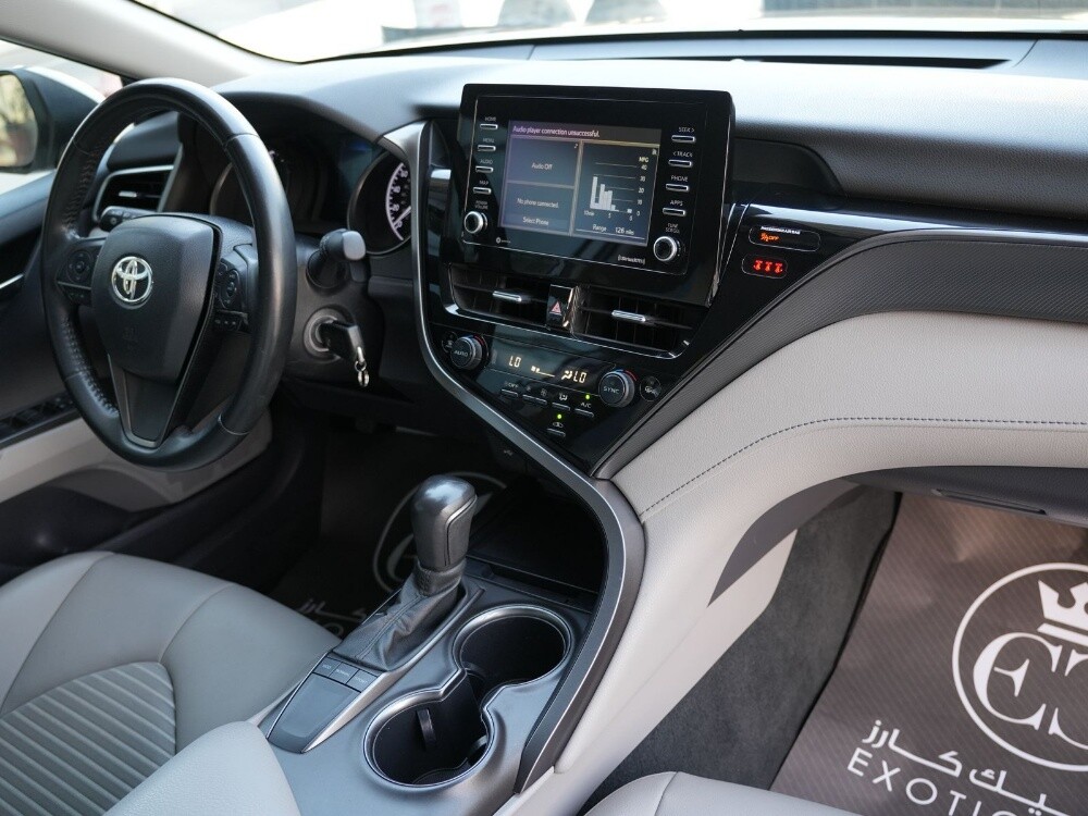 Toyota Camry SE 2023 — photo 8 for sale in Qatar