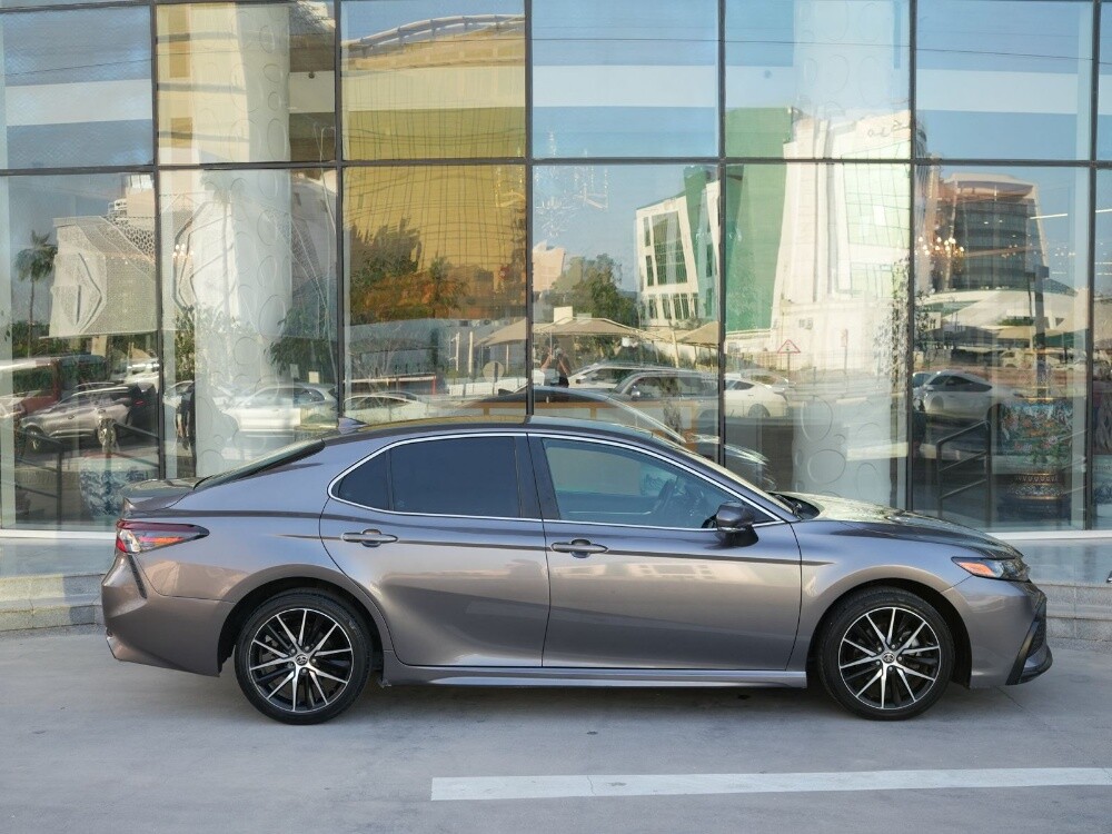 Toyota Camry SE 2023 — photo 4 for sale in Qatar
