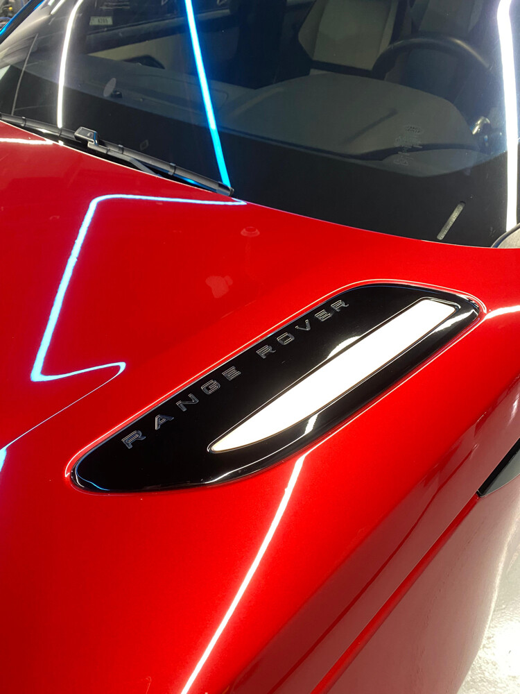 VELAR SE V6 — photo 8 for sale in Qatar