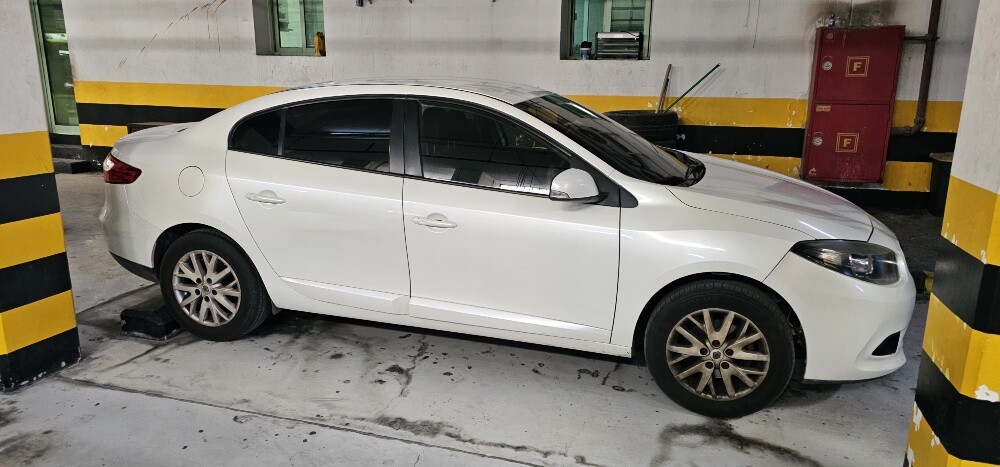 Renault Fluence 2013 — photo 5 for sale in Qatar