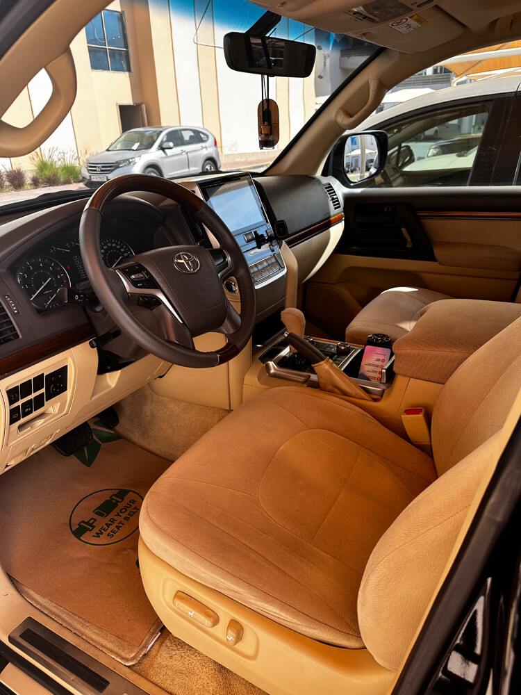 Well maintained Land Cruiser — photo 8 for sale in Qatar