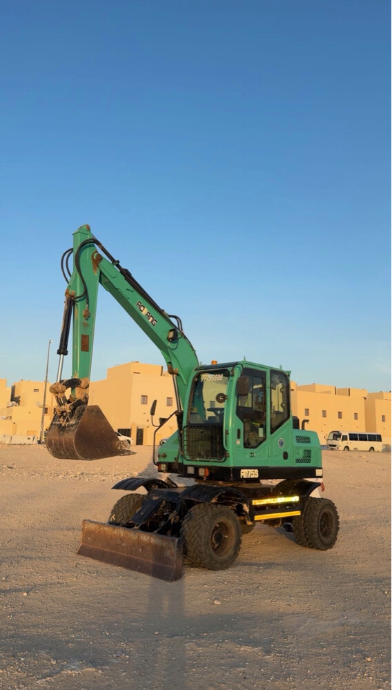 6 ton machine for rent contact 77769681 - 1