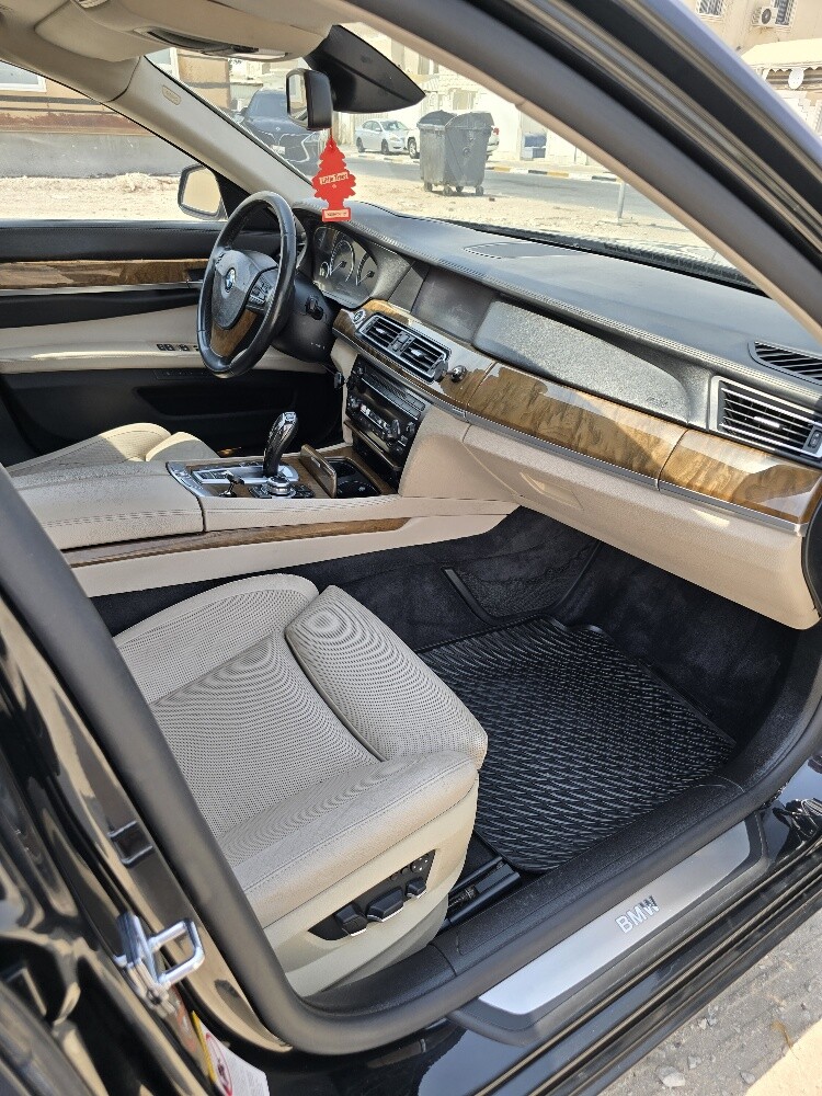 Low mileage BMW — photo 7 for sale in Qatar