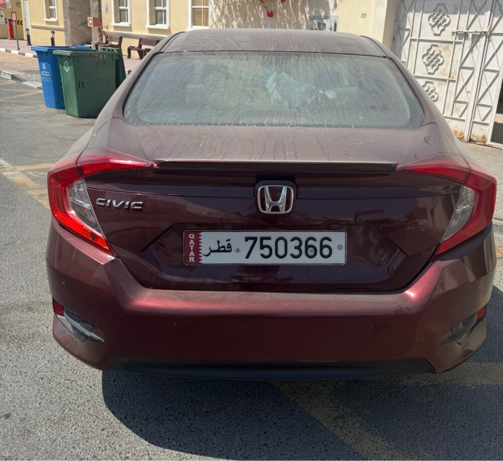 honda civic — photo 2 for sale in Qatar