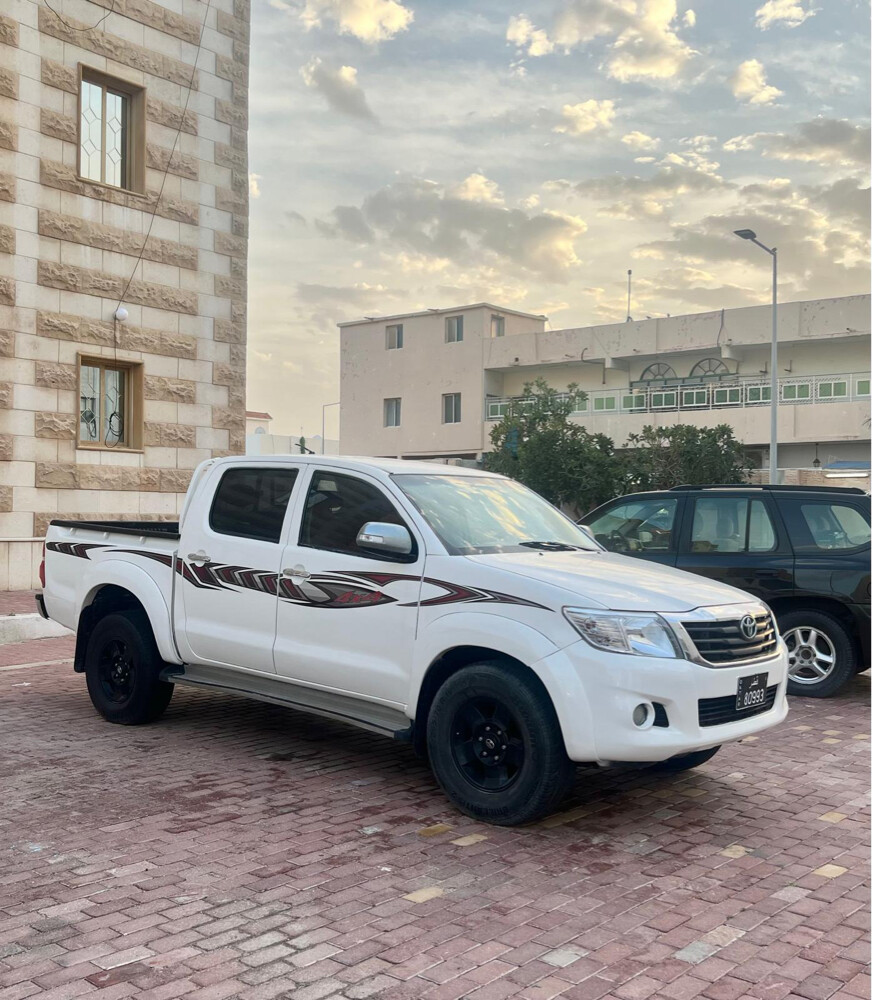 hillex 2014 4x4 automatic — photo 1 for sale in Qatar