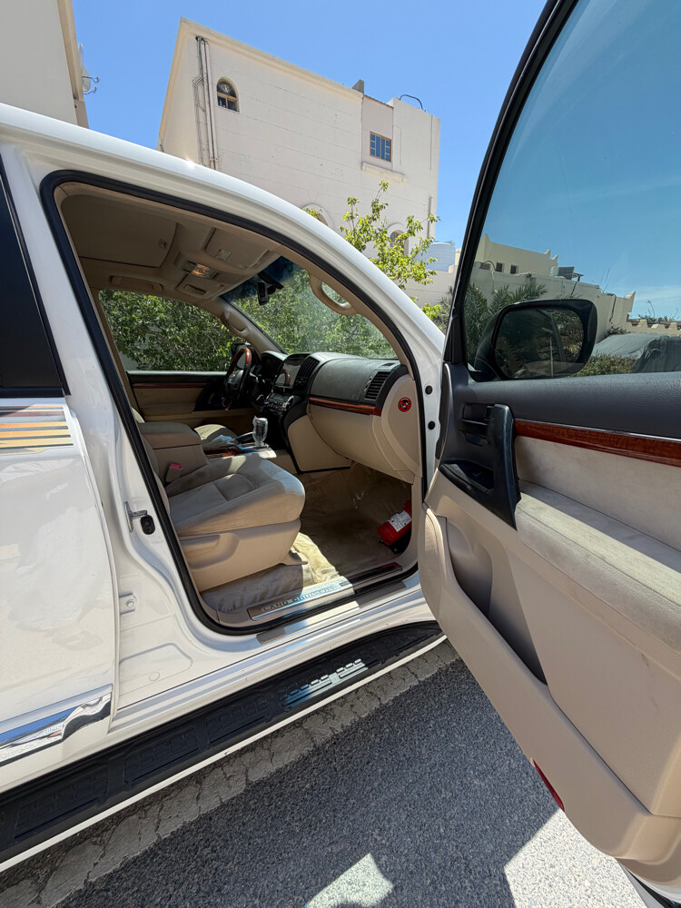 gxr2013 v8 — photo 3 for sale in Qatar