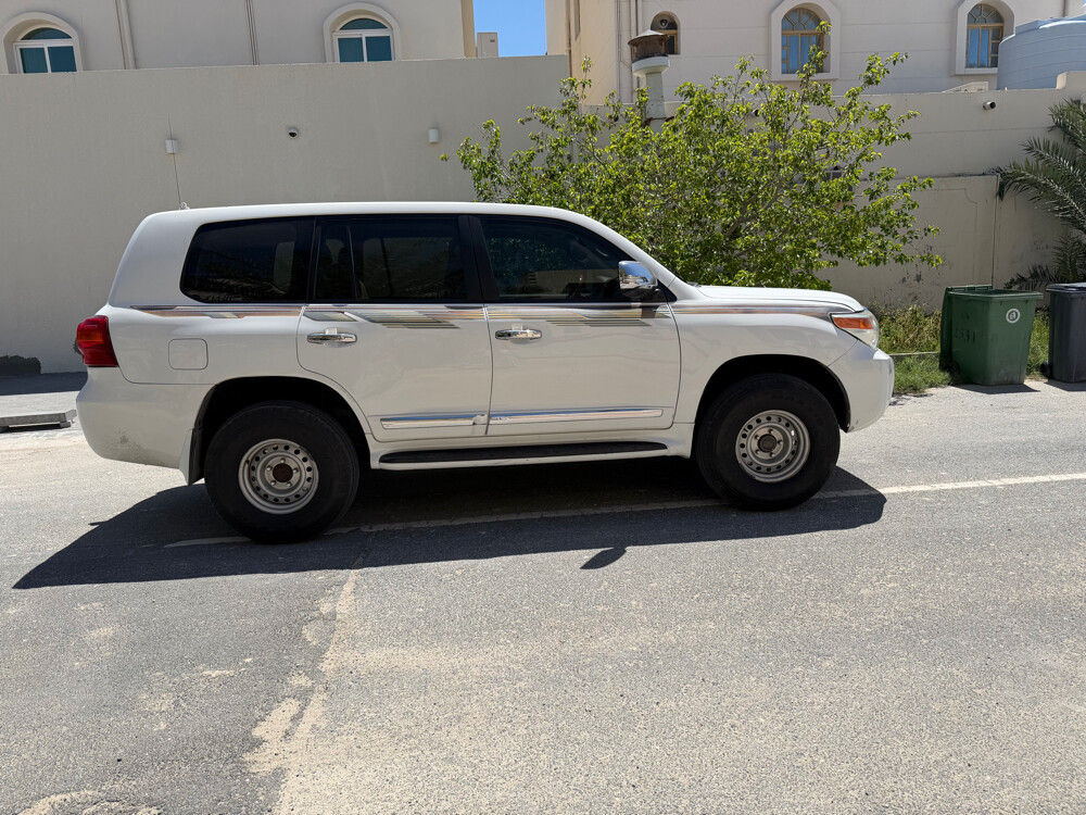 gxr2013 v8 — photo 2 for sale in Qatar