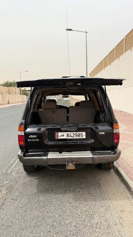 1993 Land Cruiser Manual for Sale — photo 6 for sale in Qatar