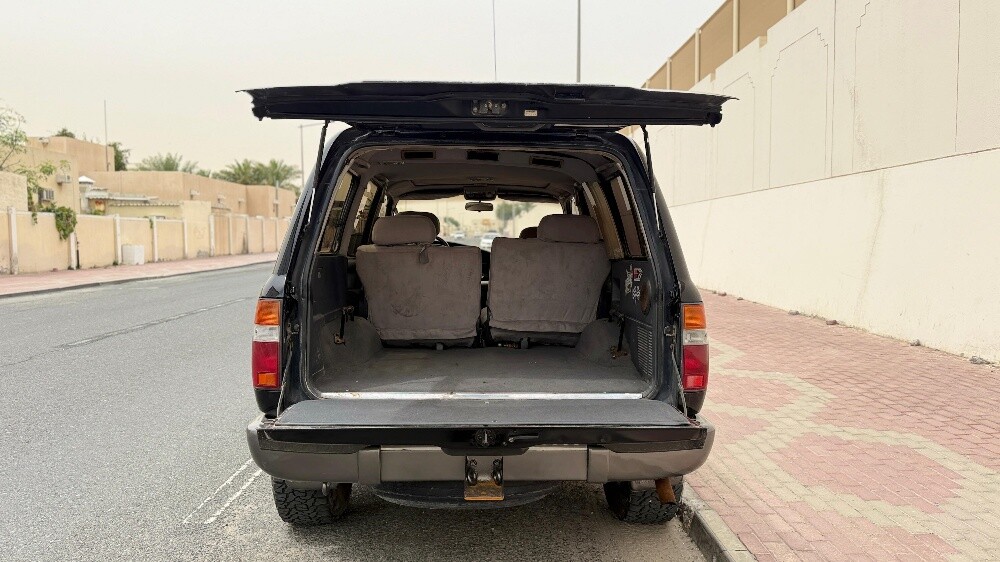 1993 Land Cruiser Manual for Sale — photo 3 for sale in Qatar