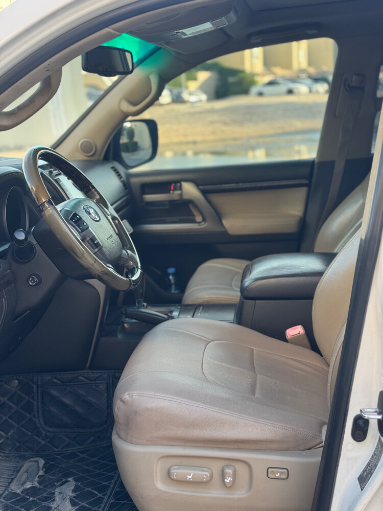 Land Cruiser VXR 2010 — photo 7 for sale in Qatar
