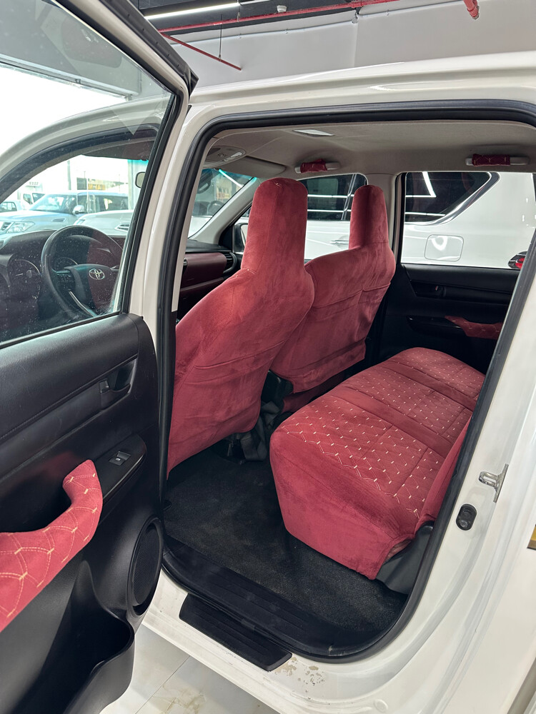 Hilux pickup 2016 — photo 2 for sale in Qatar