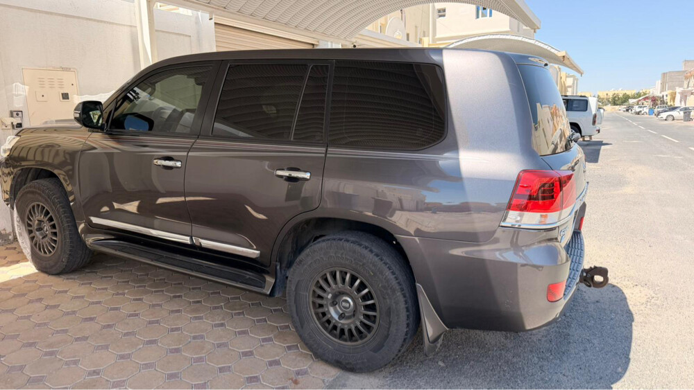 The car is excellent, the body of the machine, the paint is good, it has 7 minor accidents, and there is no eloquent accident, who wants to contact me — photo 3 for sale in Qatar