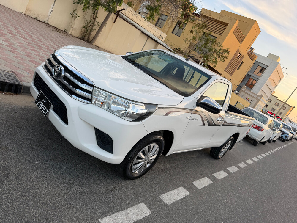 HILUX 2017 — photo 2 for sale in Qatar