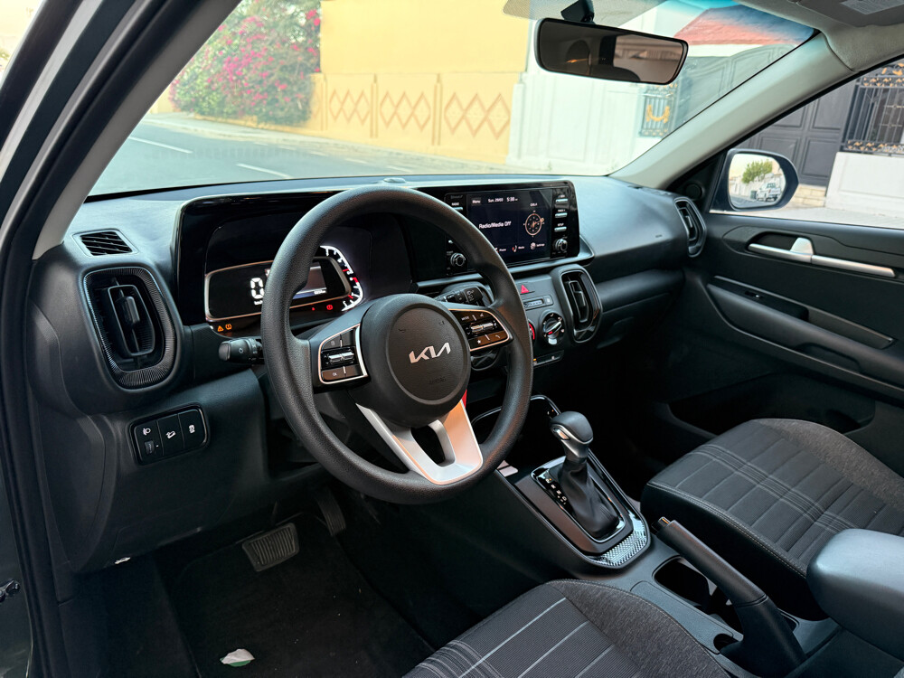 KIASonet 2025 lowmileage like new — photo 10 for sale in Qatar
