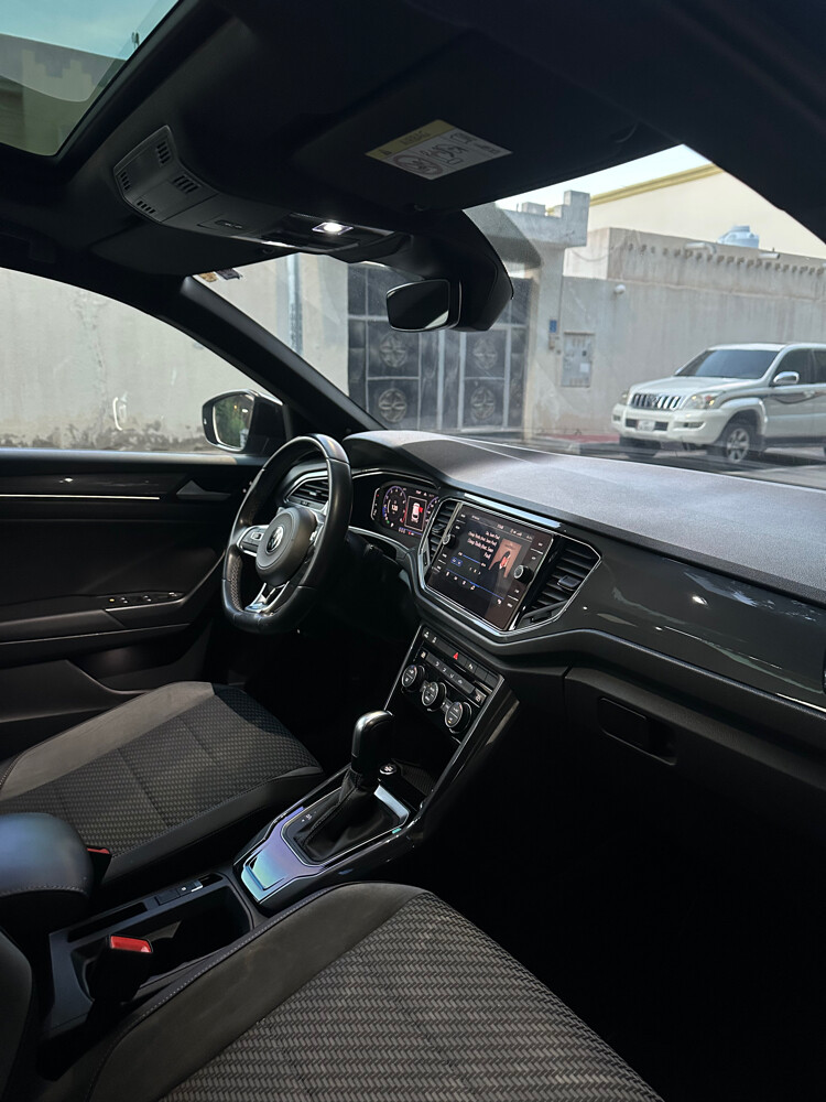 2021 Volkswagen T-Rock R line — photo 8 for sale in Qatar