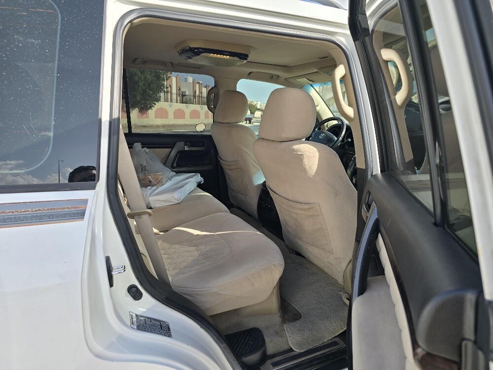 VXR V8 FAMILY USE CAR — photo 6 for sale in Qatar