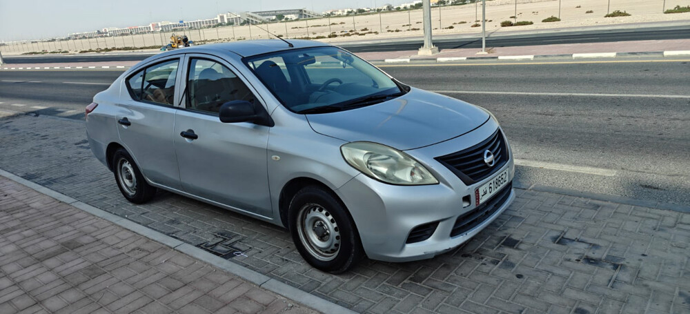 nissan sunny 2014 — photo 2 for sale in Qatar