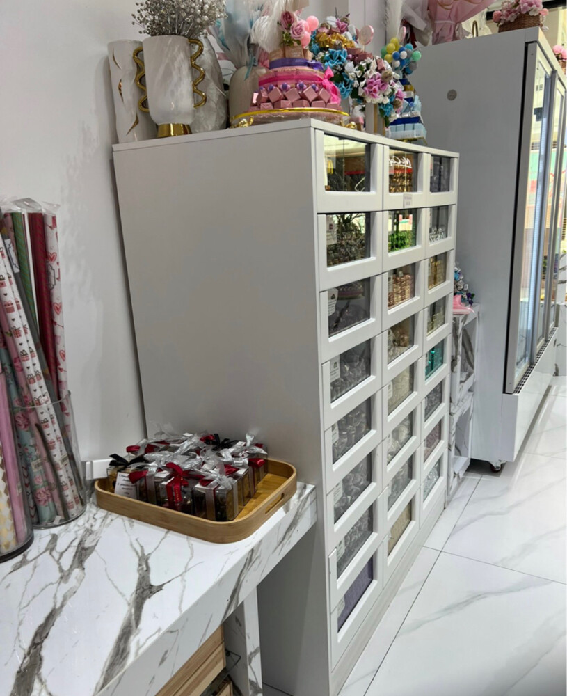 The flowers and chocolates shop - 3