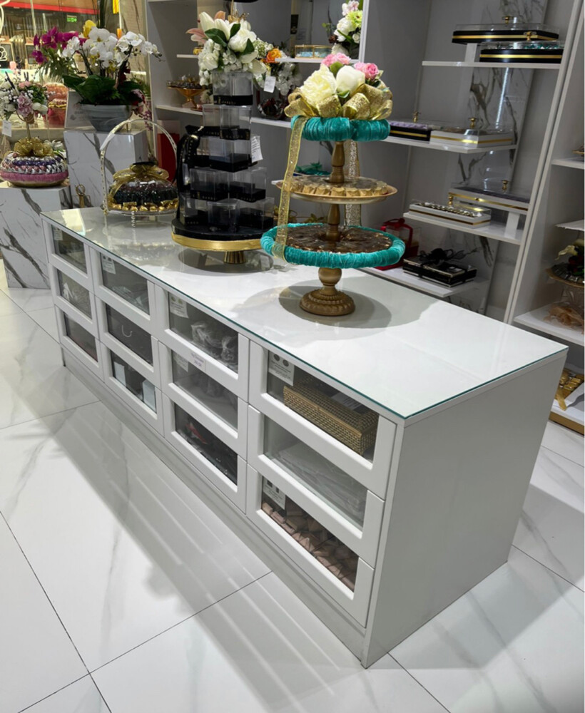 The flowers and chocolates shop - 2