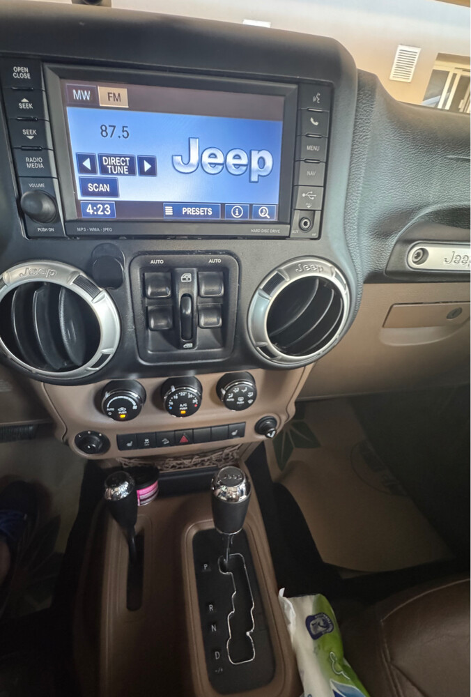Jeep Wrangler Sahara 2016 - 8