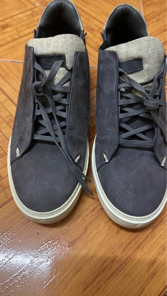luxury sneakers  - 2
