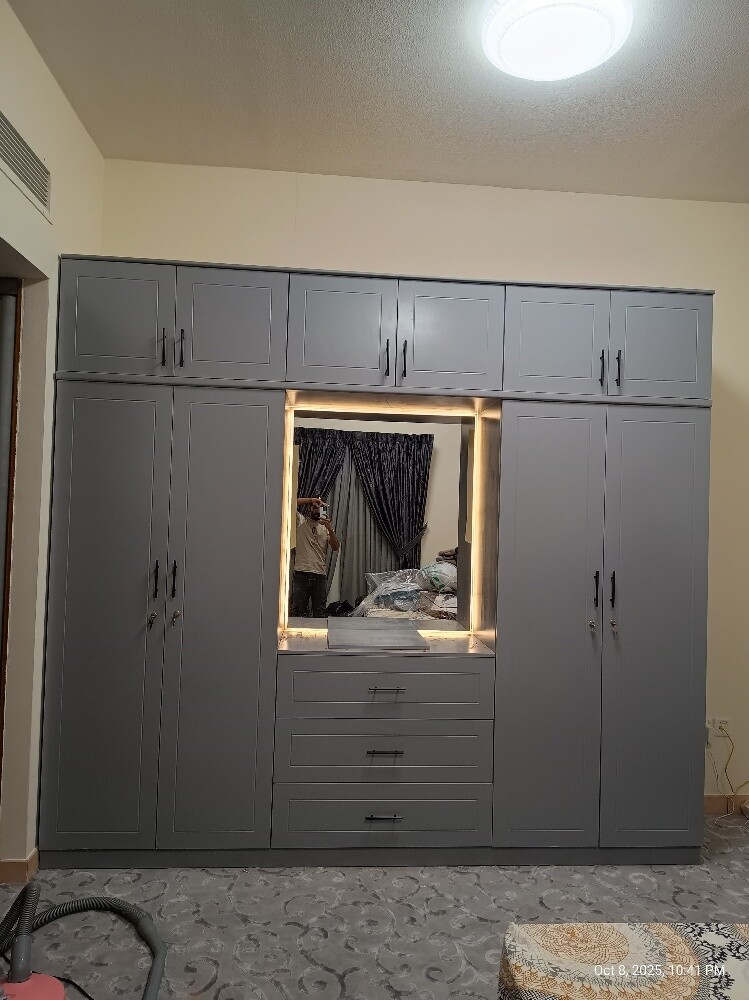 Big cabinet with dressing mirror. - 6
