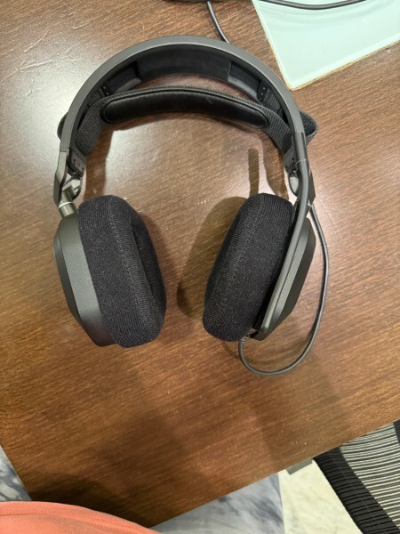 Corsair HS80 Gaming Headphones - 2
