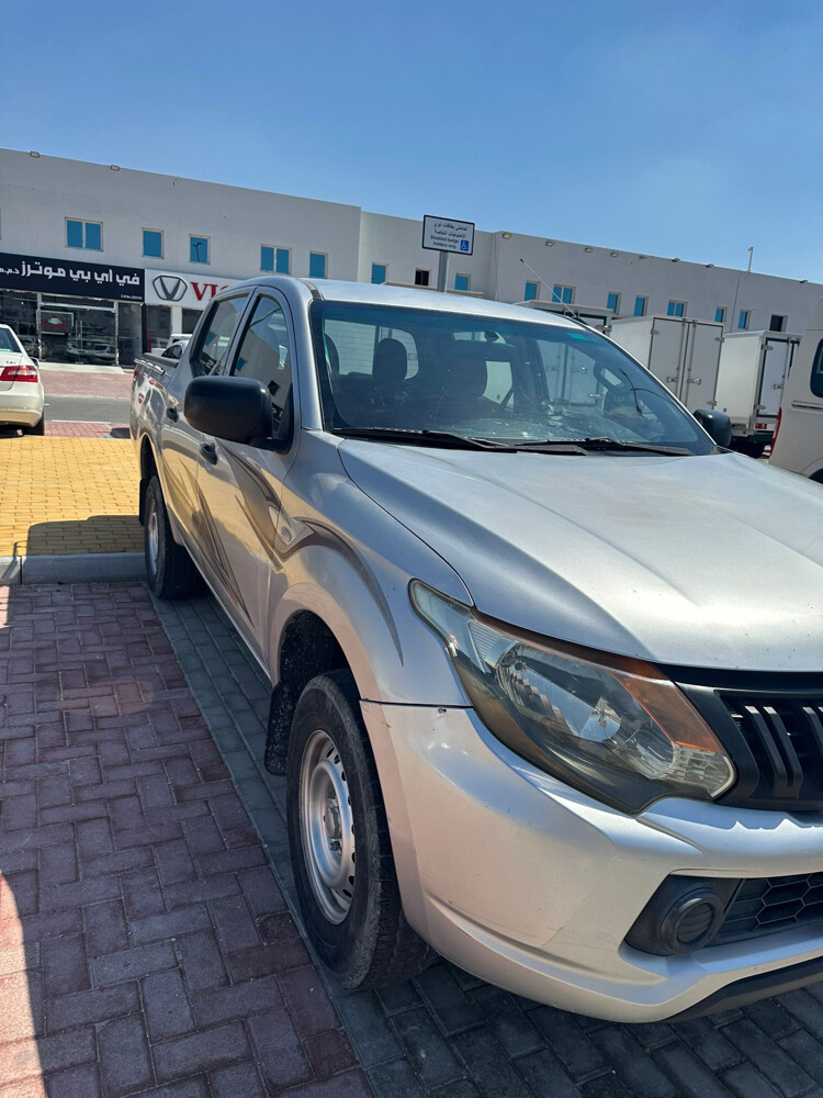 Mitsubishi L200 4x4 Petrol 2016 - 2