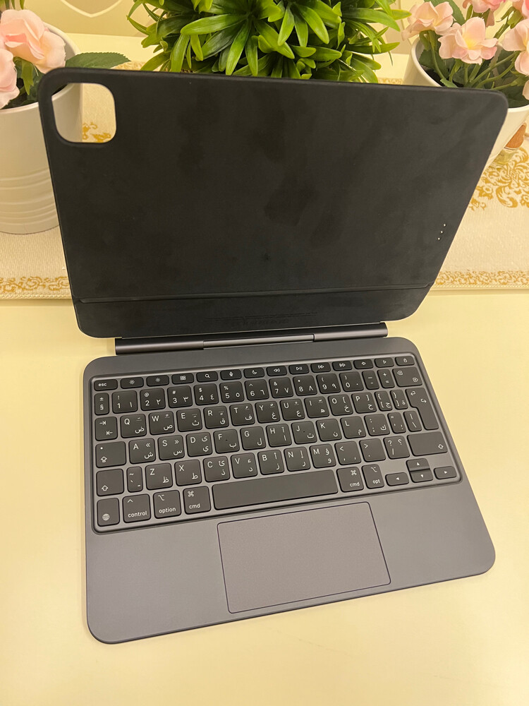 Magic Keyboard 11 pro M4+M5 - 1