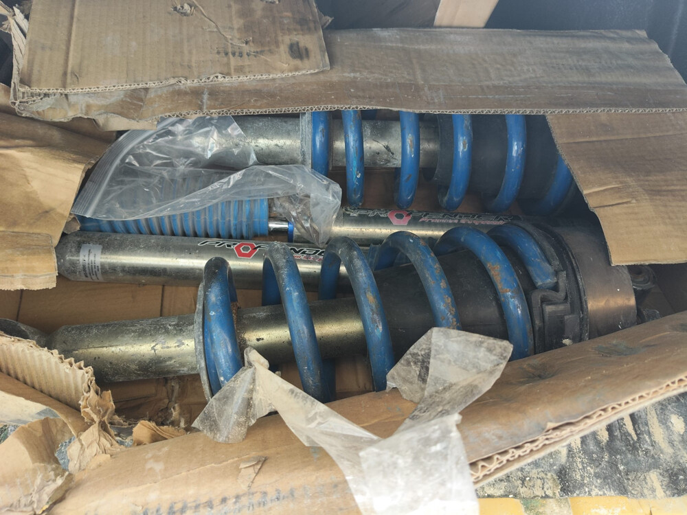.Heavy Duty Proofender dampers with Heavy Duty Top Proofer shears and 2 folds for King GMC Sierra from 2008 to 2012 - 3
