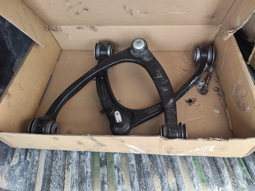 .Heavy Duty Proofender dampers with Heavy Duty Top Proofer shears and 2 folds for King GMC Sierra from 2008 to 2012 - 2