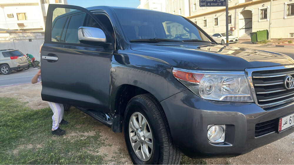 land cruiser gxr - 1
