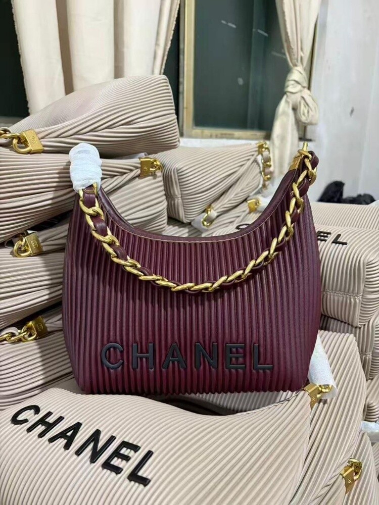 كوني مميزه مع ماركه شانيل ٠ - 9