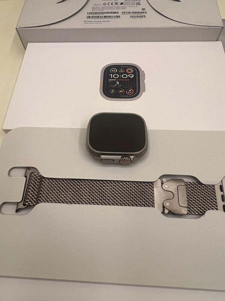 apple watch Ultra2 silvr stainles - 1