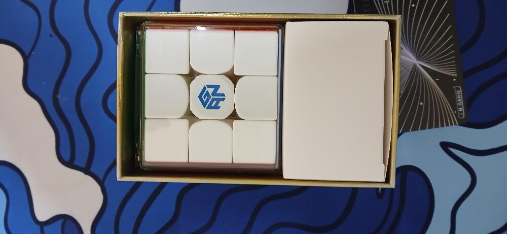 it a GAN12 MAGLEV cube - 6