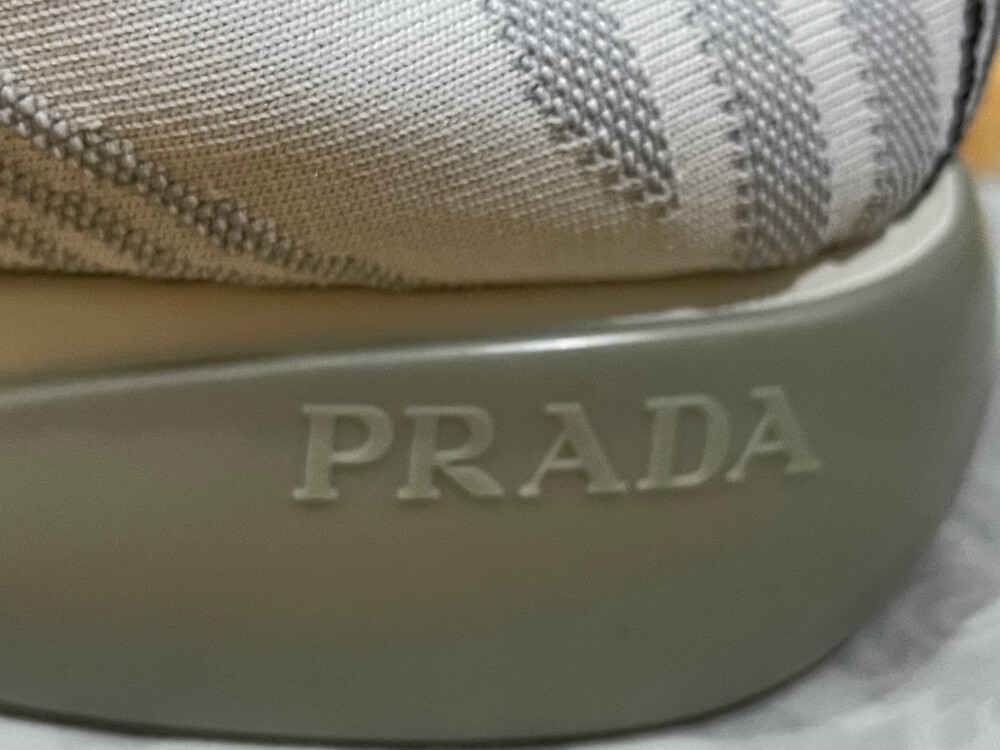 PRADA ORIGINAL 2500qr in use 1000 - 10