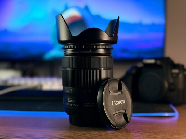 Canon EOS 77D + EF-S 18-135mm - 4