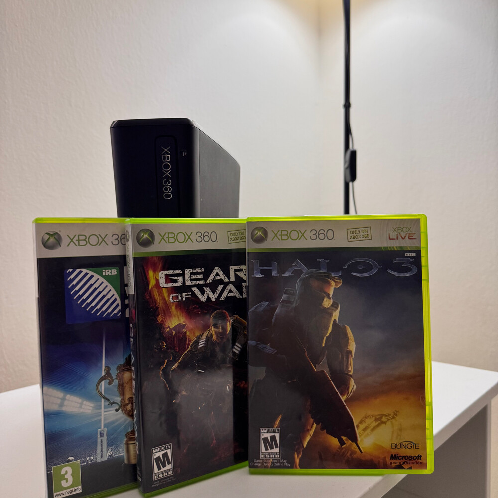 XBOX360 with 3 games - 2
