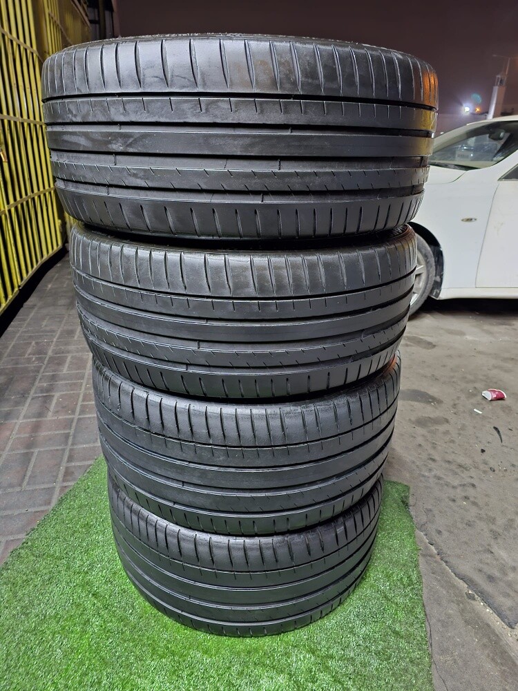 front,, 245-40-20,rear 275-35-20 - 9