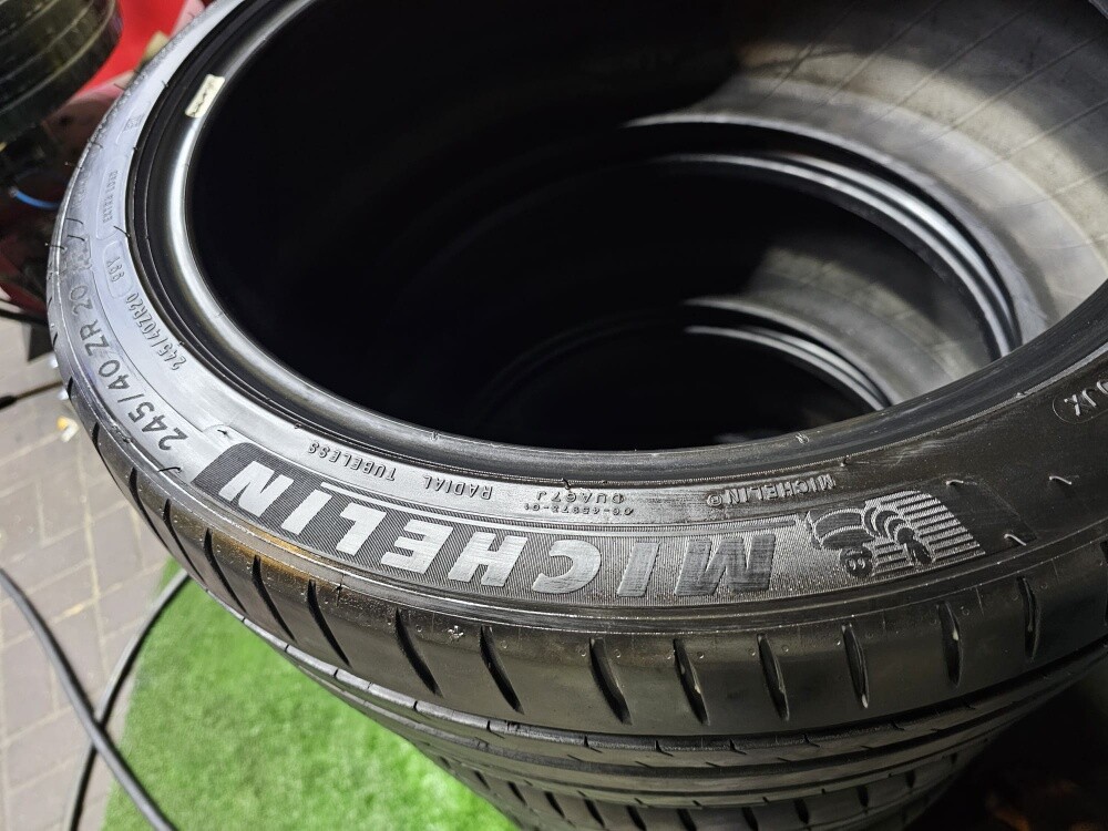 front,, 245-40-20,rear 275-35-20 - 4