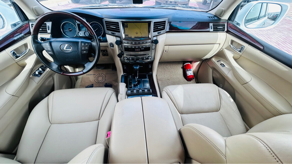 Lexus LX 570, 2011 model - 10