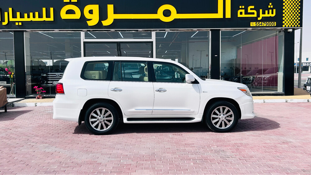 Lexus LX 570, 2011 model - 6