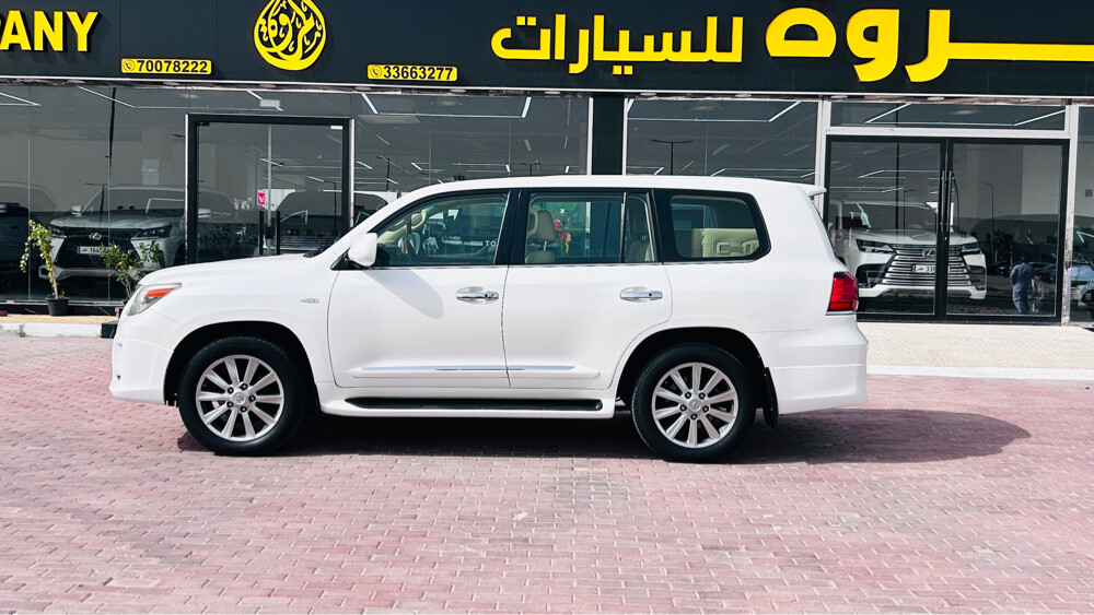 Lexus LX 570, 2011 model - 8