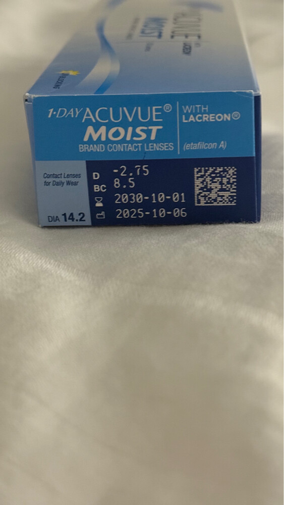 Acuvue lenses power -2.75 - 2