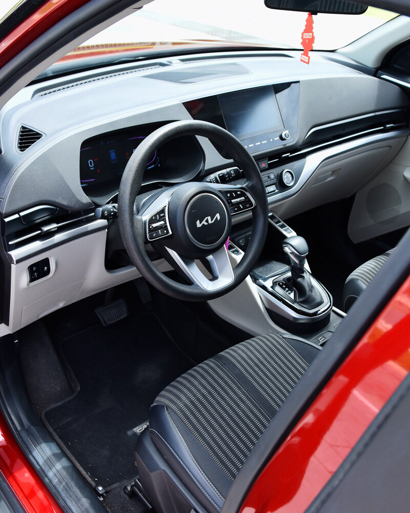 Kia Carens 7 seater 2025 - 9
