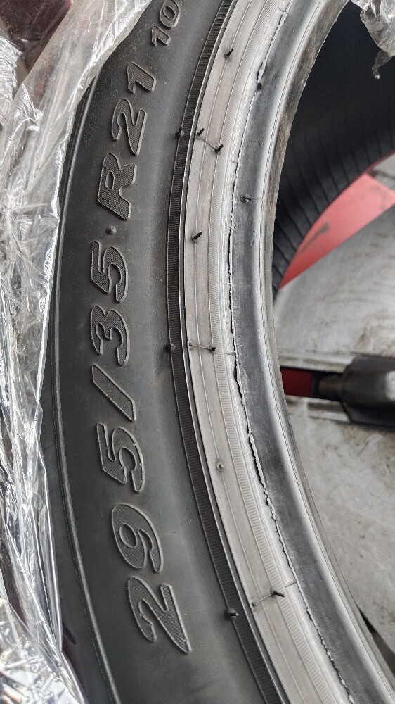 295/35/21 Pirelli Brand - 4